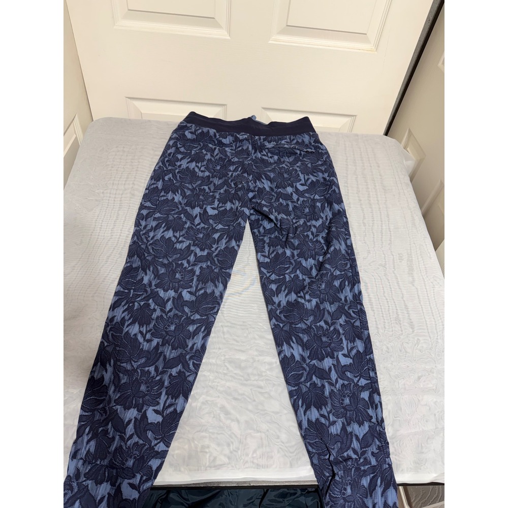 Athleta Navy Blue Floral Jacquard Joggers Women Size 4 Zipper Pockets Drawstring - Picture 6 of 6